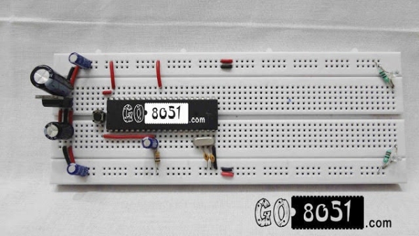Programming P89V51RD2 8051 Microcontroller on Breadboard